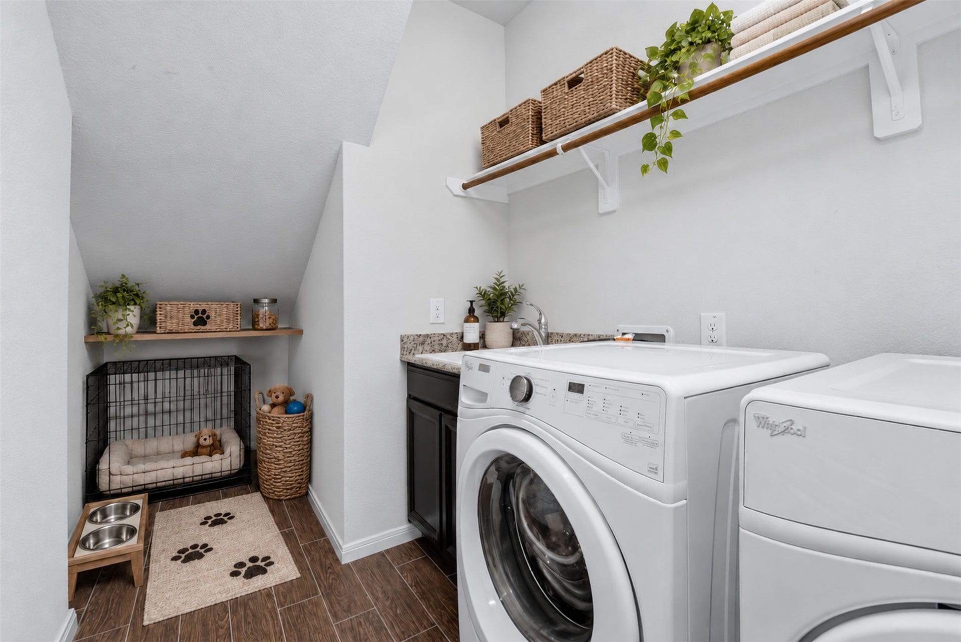 5318 Royal Sunset Court, Katy, TX 77493 Laundry Room - Digitally Staged
