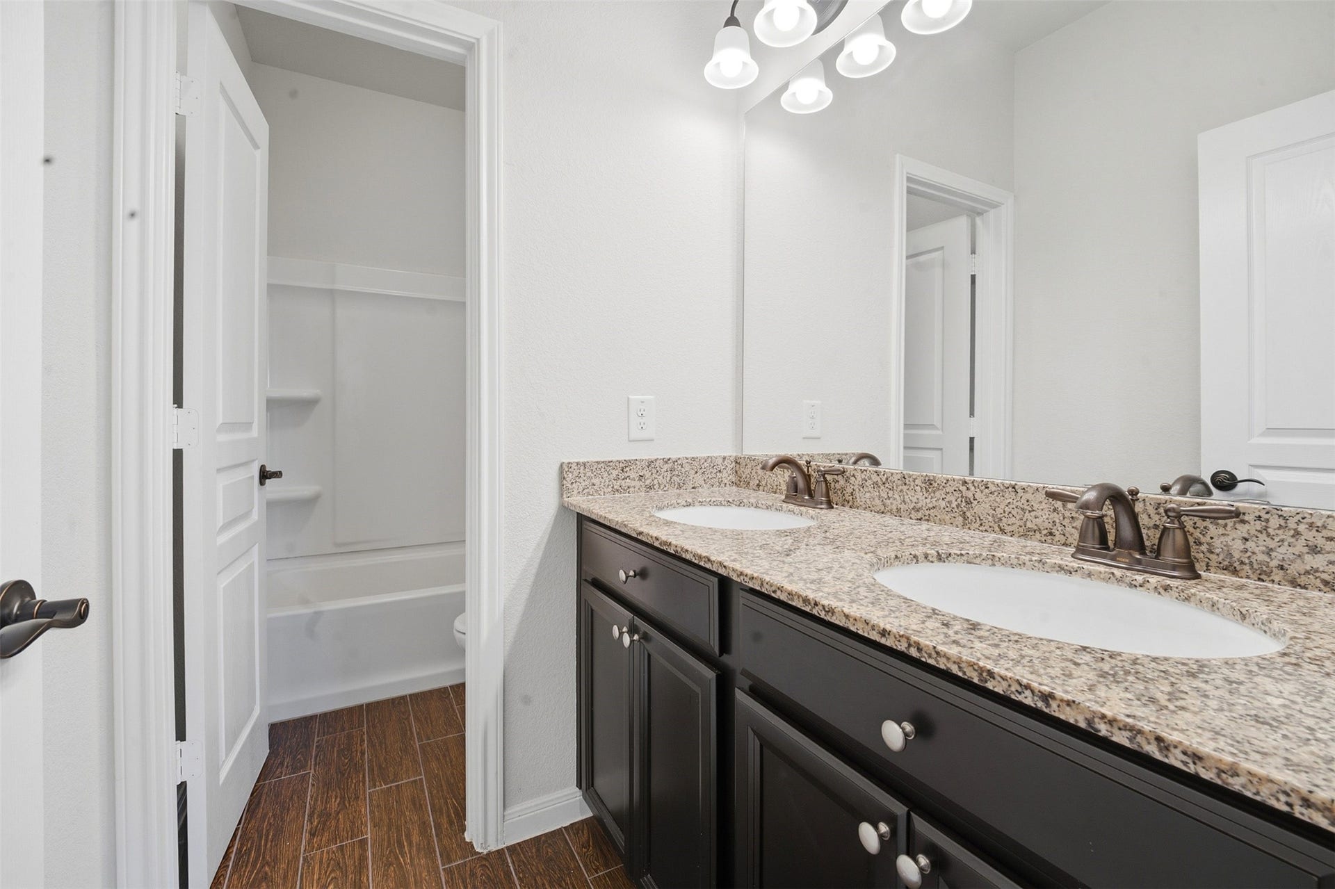 5318 Royal Sunset Court, Katy, TX 77493 Secondary Bath