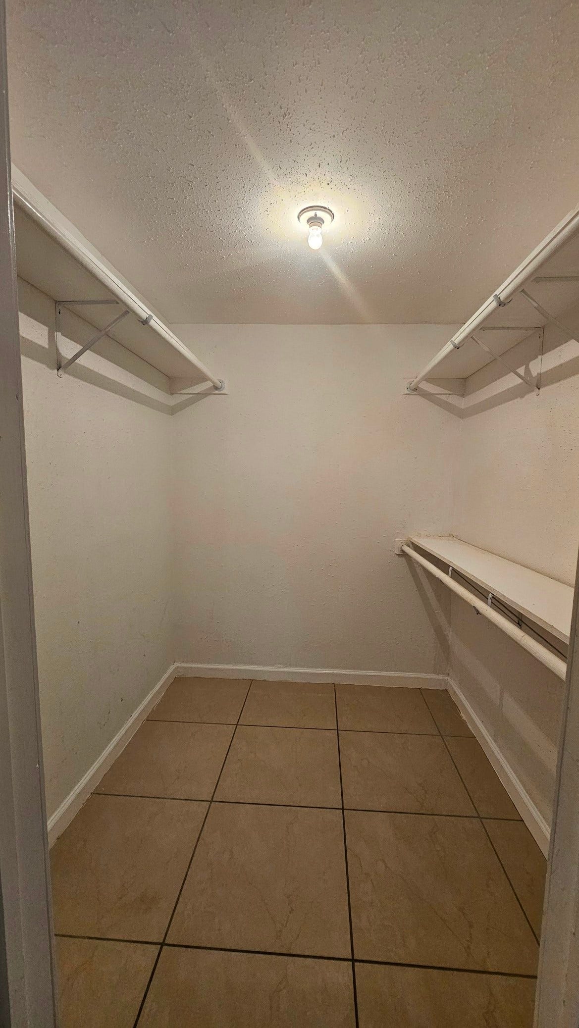 9700 Leawood Boulevard, #1111, Houston, TX 77099 Walk in Closet