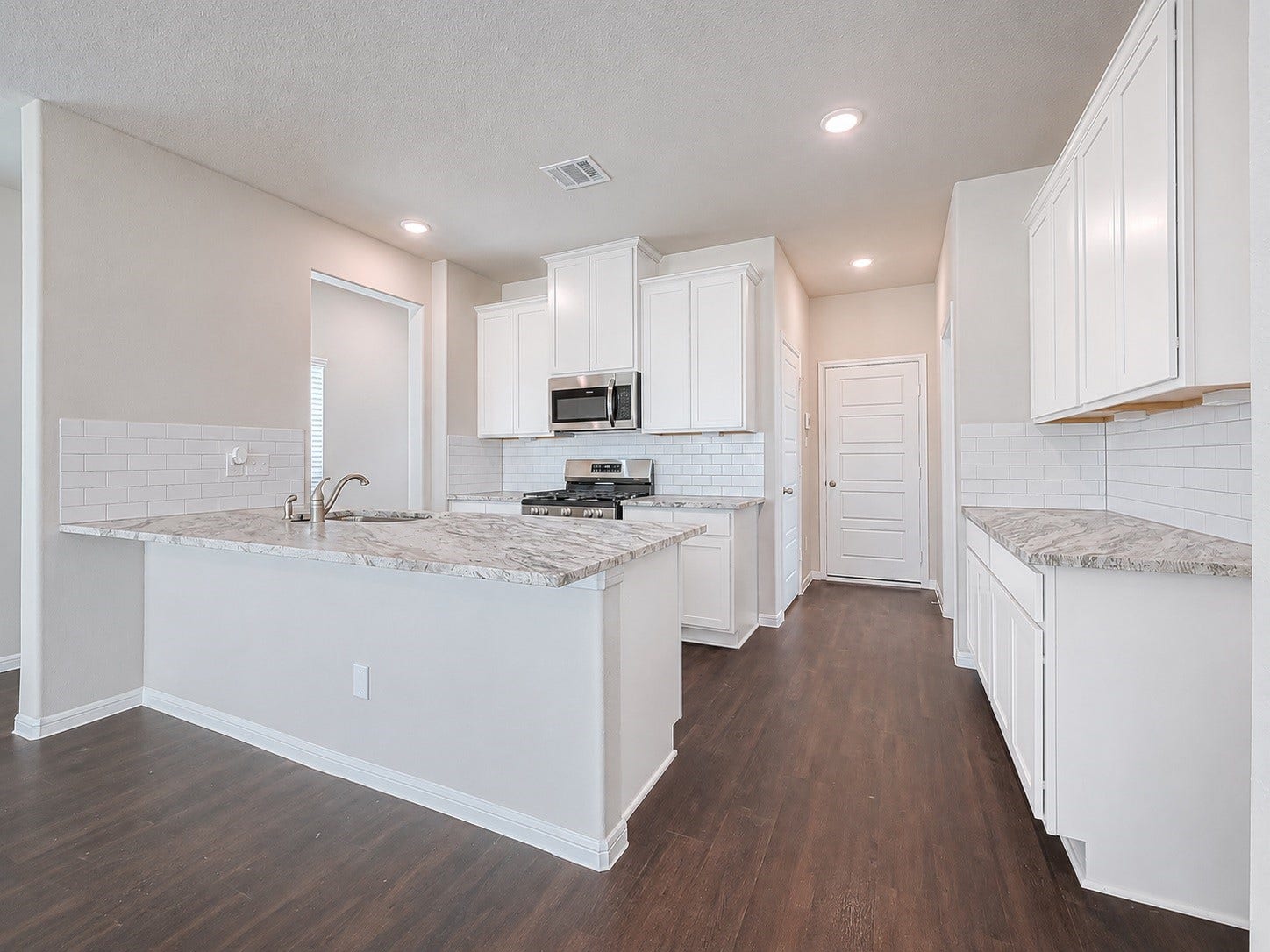 2110 Rosillo Brook Drive, Baytown, TX 77521 2110 Rosillo Brook Drive, Baytown, TX 77521