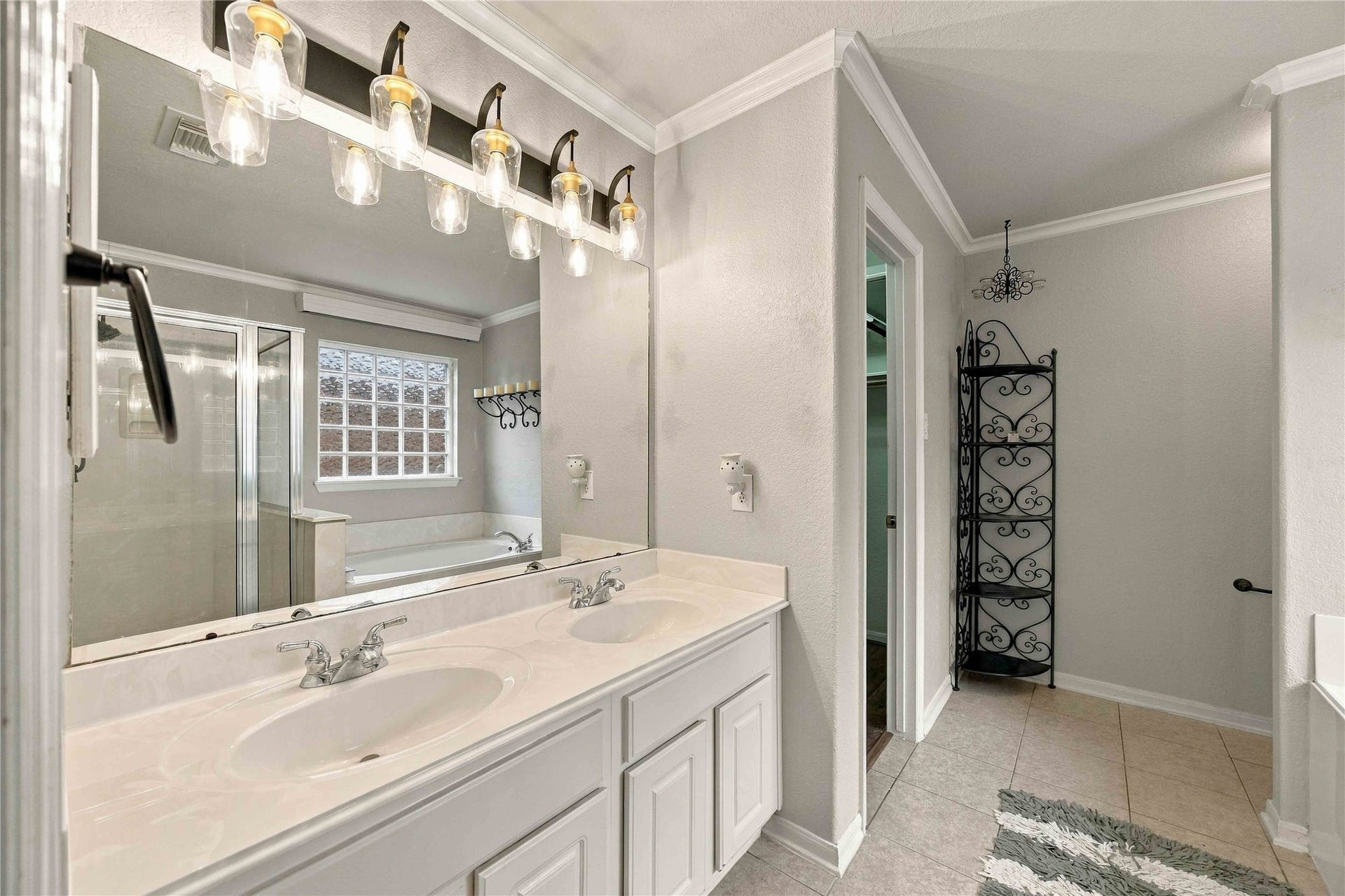 12314 Brentleywood Lane, Houston, TX 77070 Primary Bath Dual Sinks