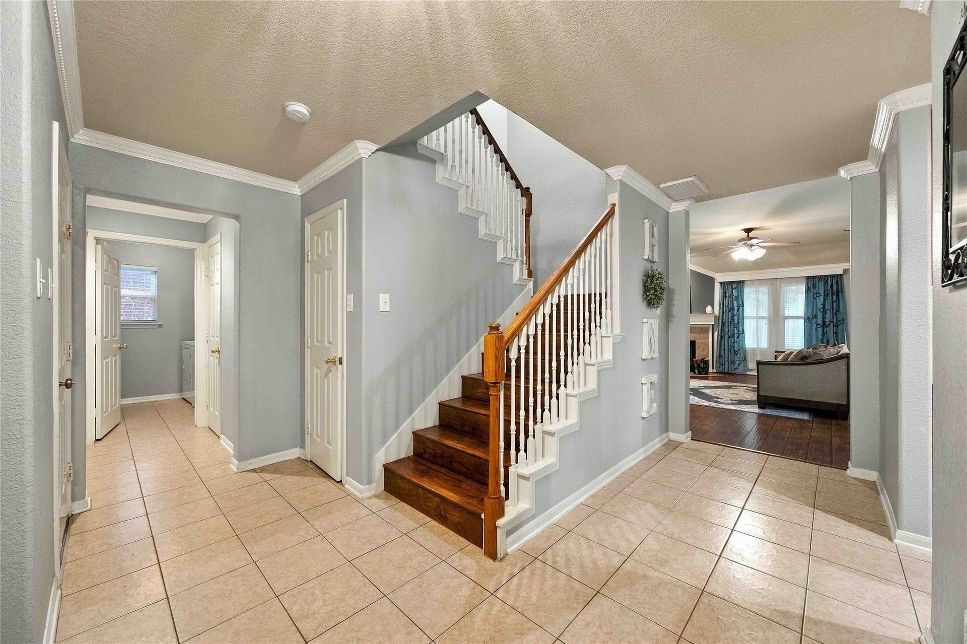 12314 Brentleywood Lane, Houston, TX 77070 Foyer
