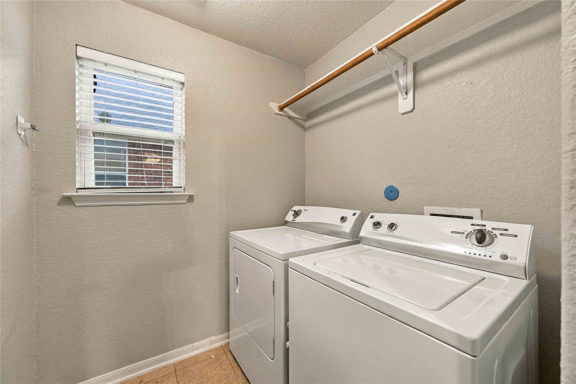 12314 Brentleywood Lane, Houston, TX 77070 Washroom on 1st Floor