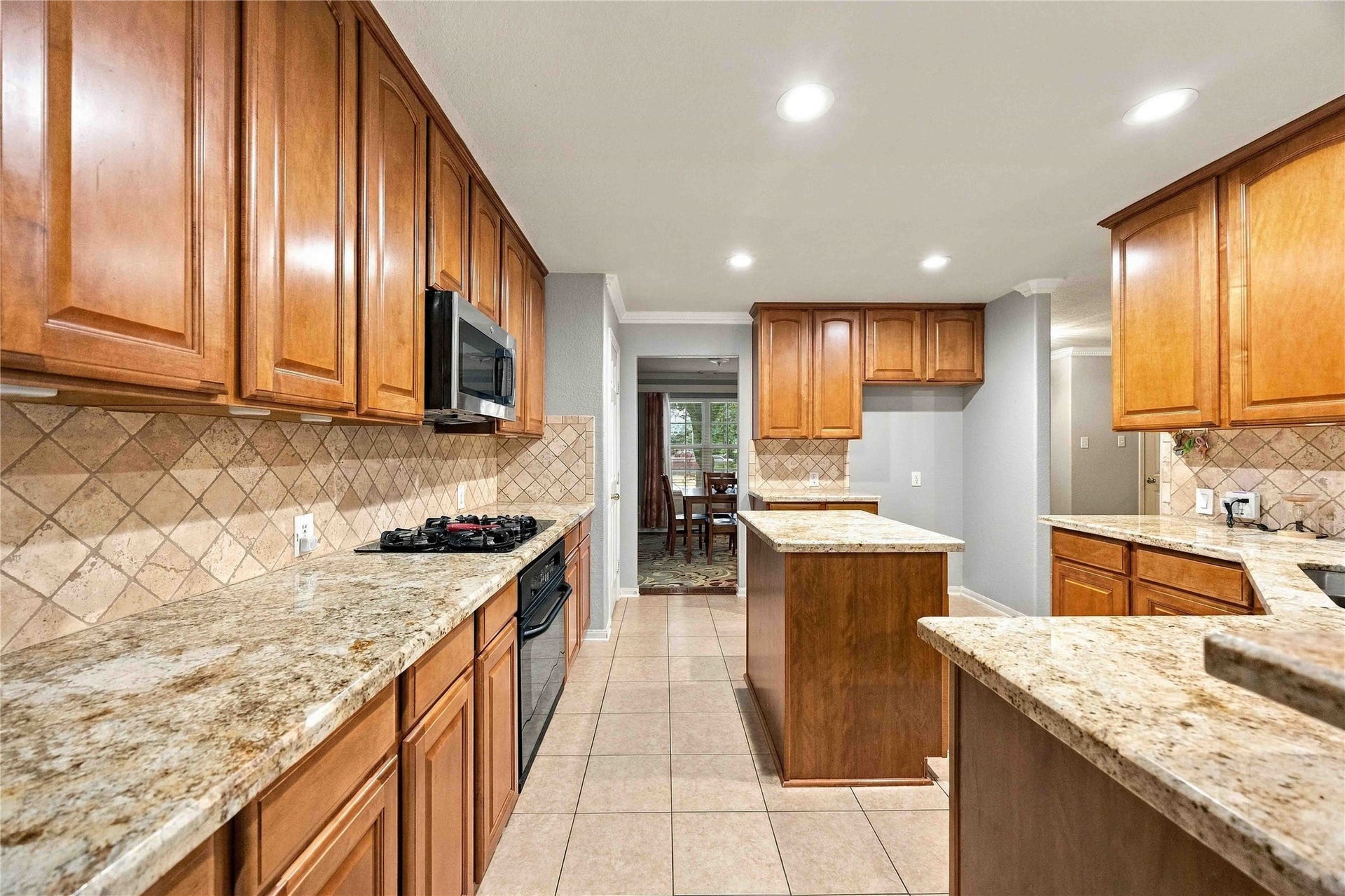12314 Brentleywood Lane, Houston, TX 77070 Kitchen Granite Countertops