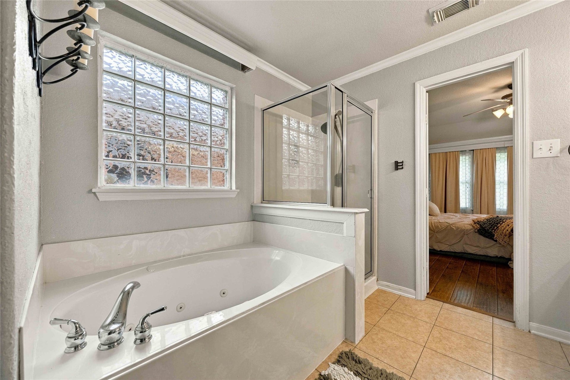 12314 Brentleywood Lane, Houston, TX 77070 Primary Separate Tub and Shower