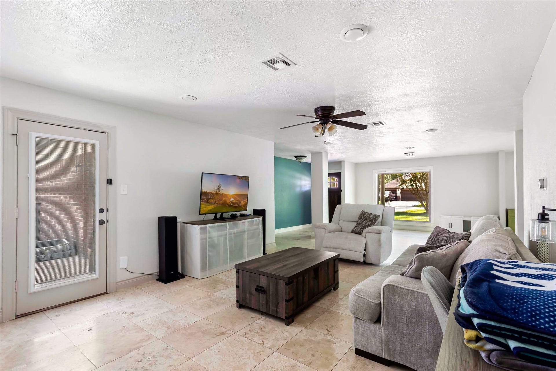 2543 Fountain View Street, New Caney, TX 77357 Living Room with Access to Backyard