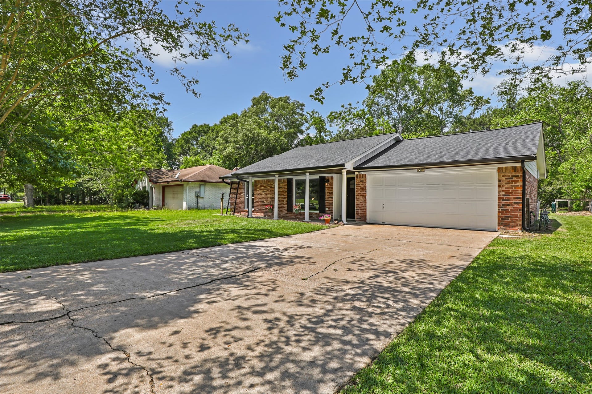 2543 Fountain View Street, New Caney, TX 77357 Double-Wide Driveway and 2 Car Garage