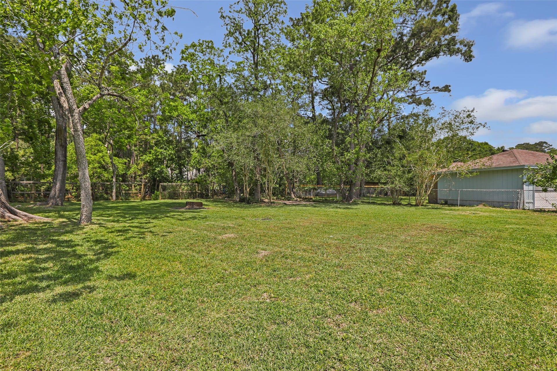 2543 Fountain View Street, New Caney, TX 77357 Large Backyard - Plenty of Space to Run!