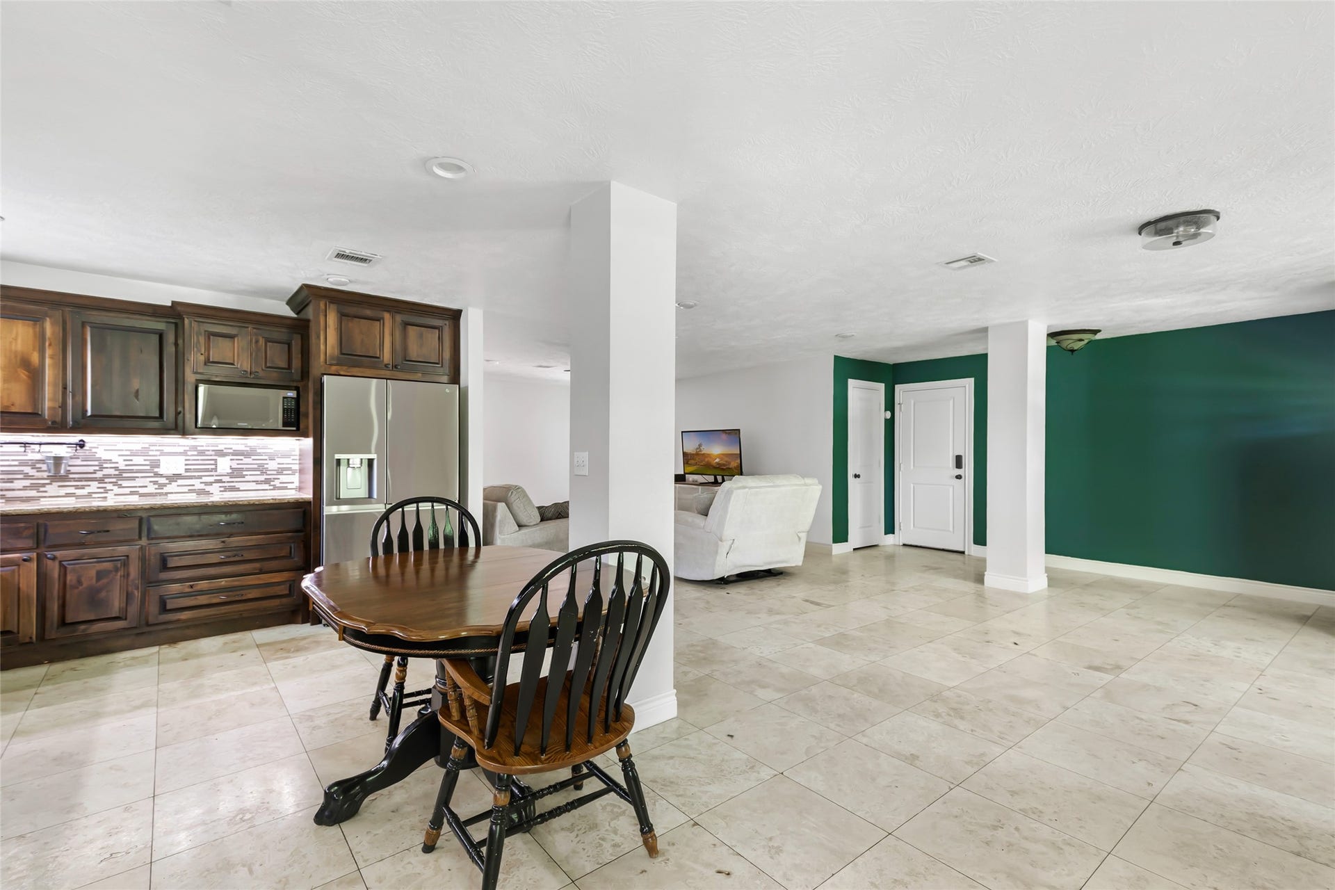 2543 Fountain View Street, New Caney, TX 77357 Functional Open Concept Layout