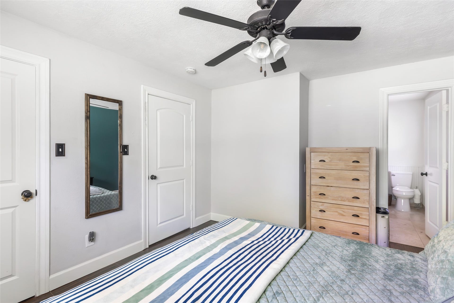 2543 Fountain View Street, New Caney, TX 77357 Primary Bedroom