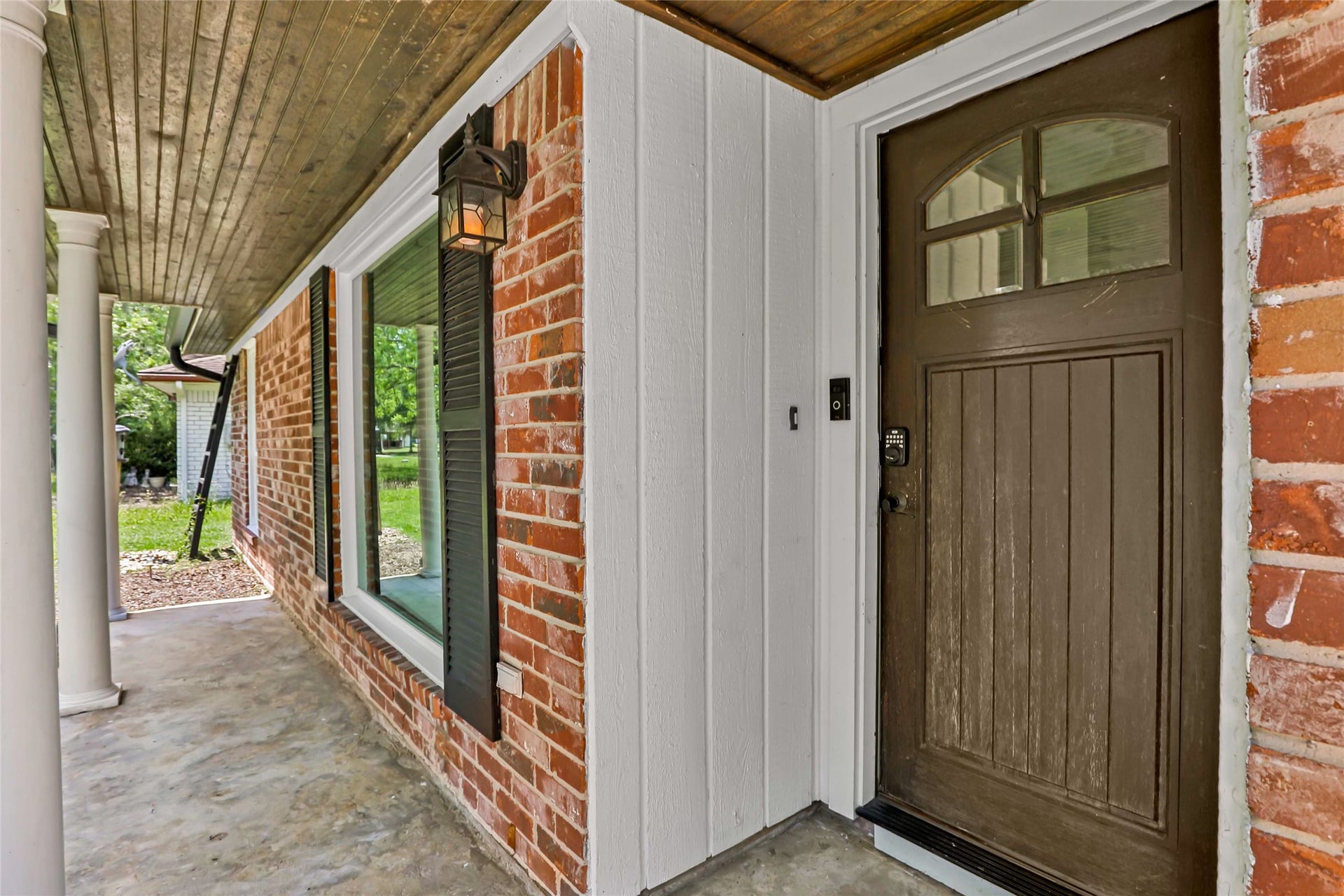 2543 Fountain View Street, New Caney, TX 77357 Charming Front Porch