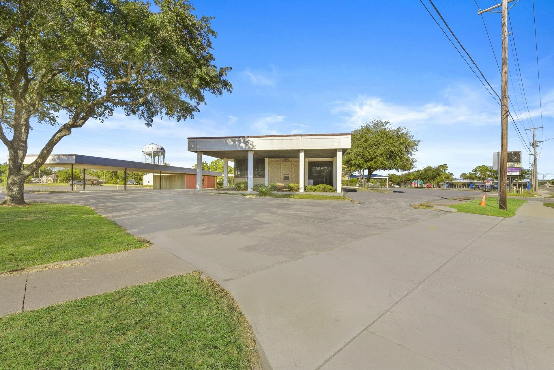 2401 Termini Street, Dickinson, TX 77539 2401 Termini Street, Dickinson, TX 77539