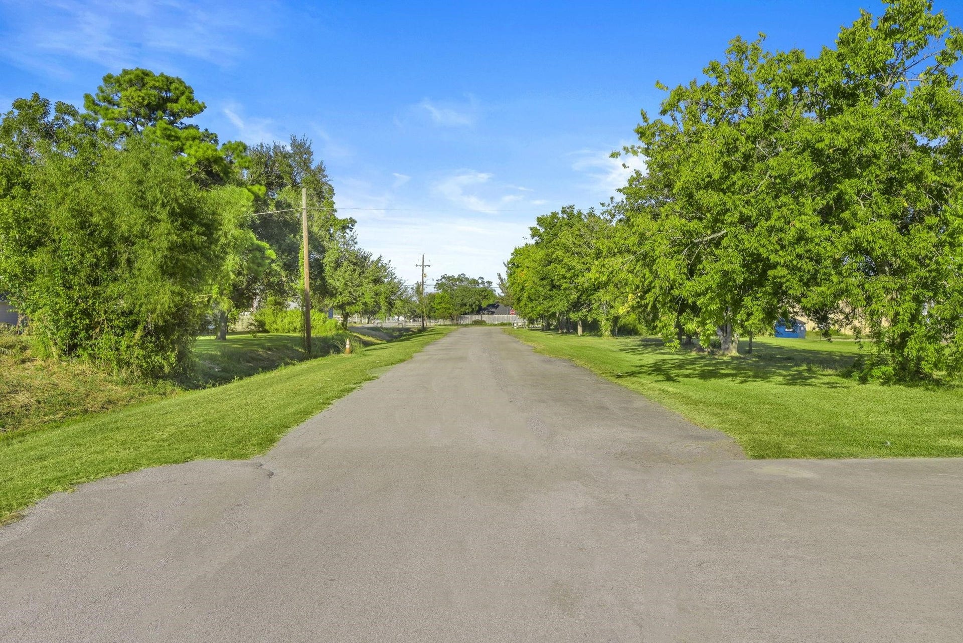 2401 Termini Street, Dickinson, TX 77539 2401 Termini Street, Dickinson, TX 77539