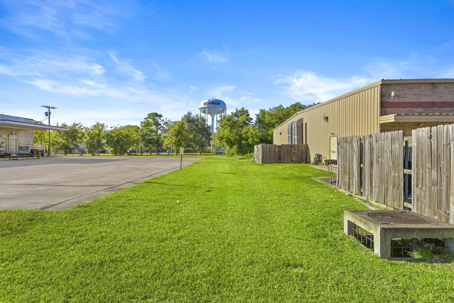 2401 Termini Street, Dickinson, TX 77539 2401 Termini Street, Dickinson, TX 77539