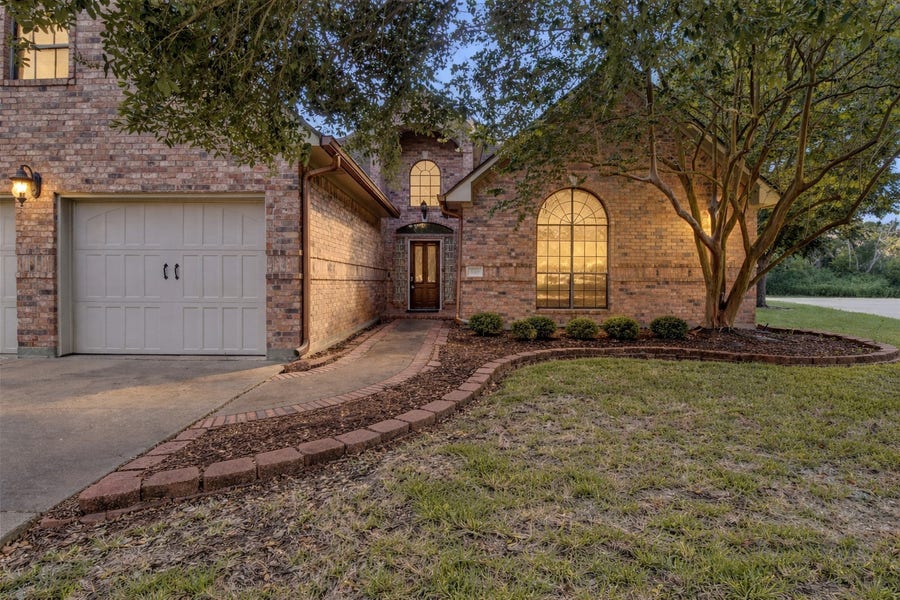 Property photo for 1010 Mockingbird Lane, Richwood, TX