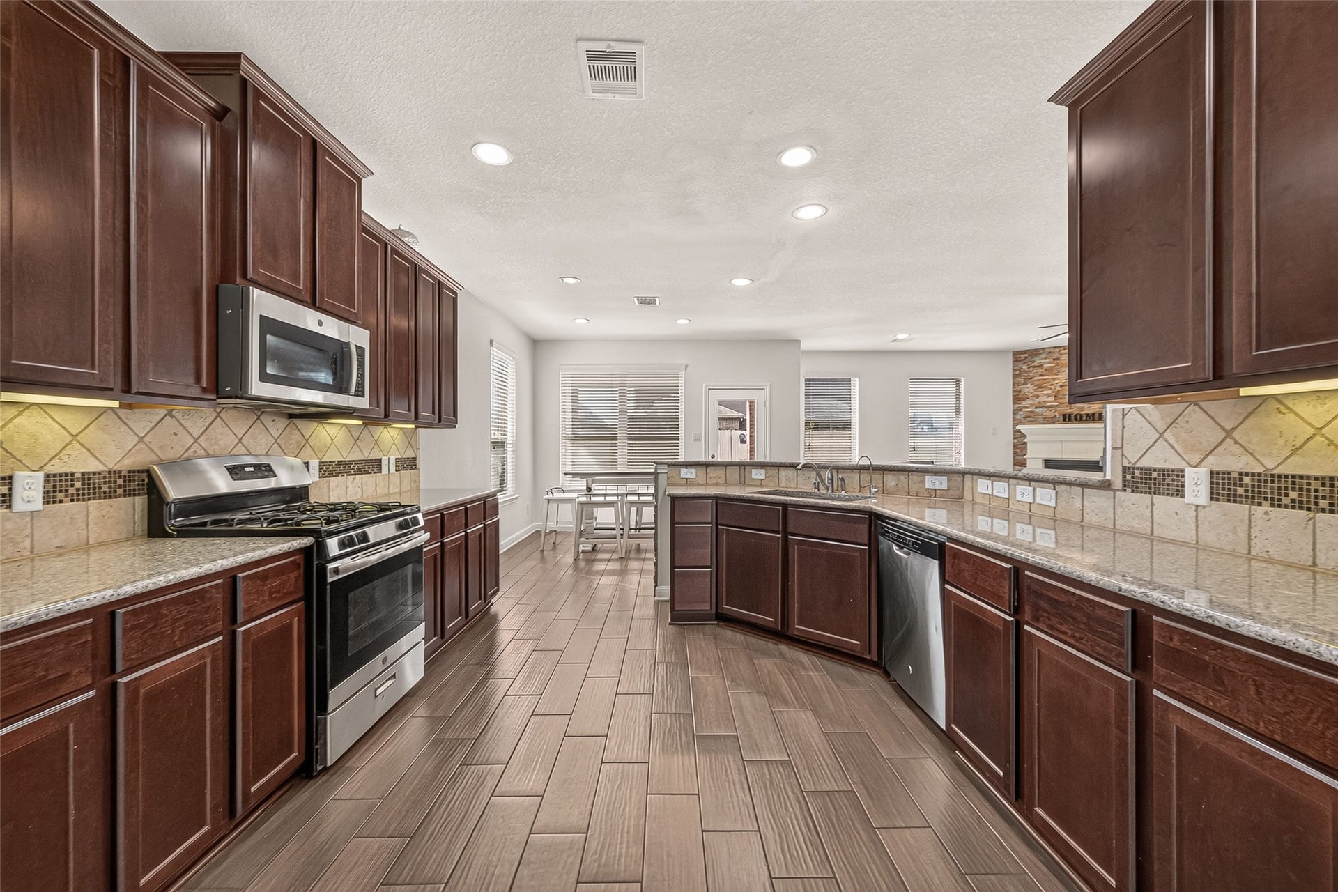 2826 Verdant Spring Trail, Katy, TX 77493 A spacious kitchen and breakfast room designed for everyday comfort and casual dining.