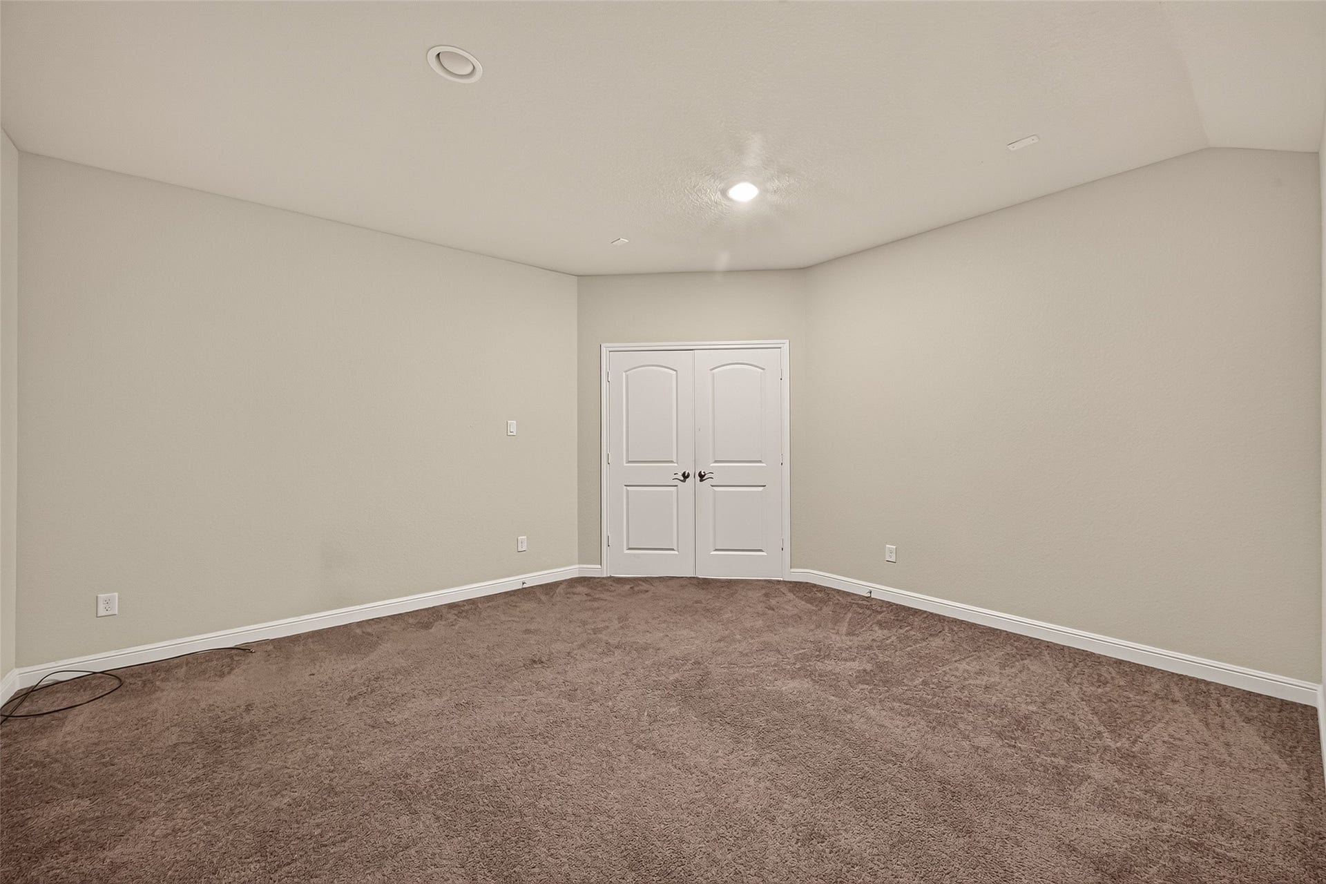 2826 Verdant Spring Trail, Katy, TX 77493 Inviting media room ideal for movie nights and entertaining.