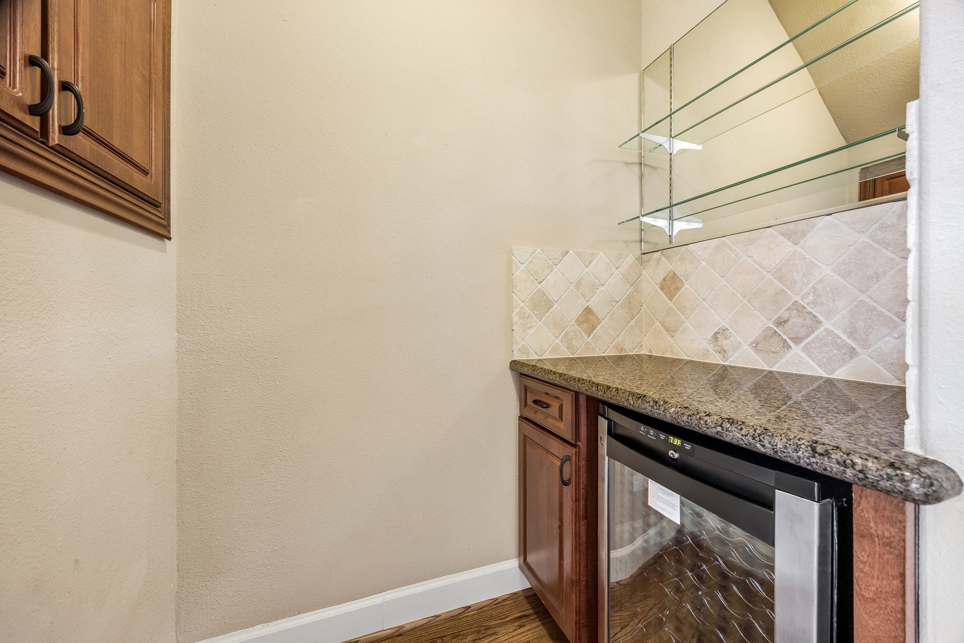 6513 Taggart Street, #A, Houston, TX 77007 Beverage refrigerator.