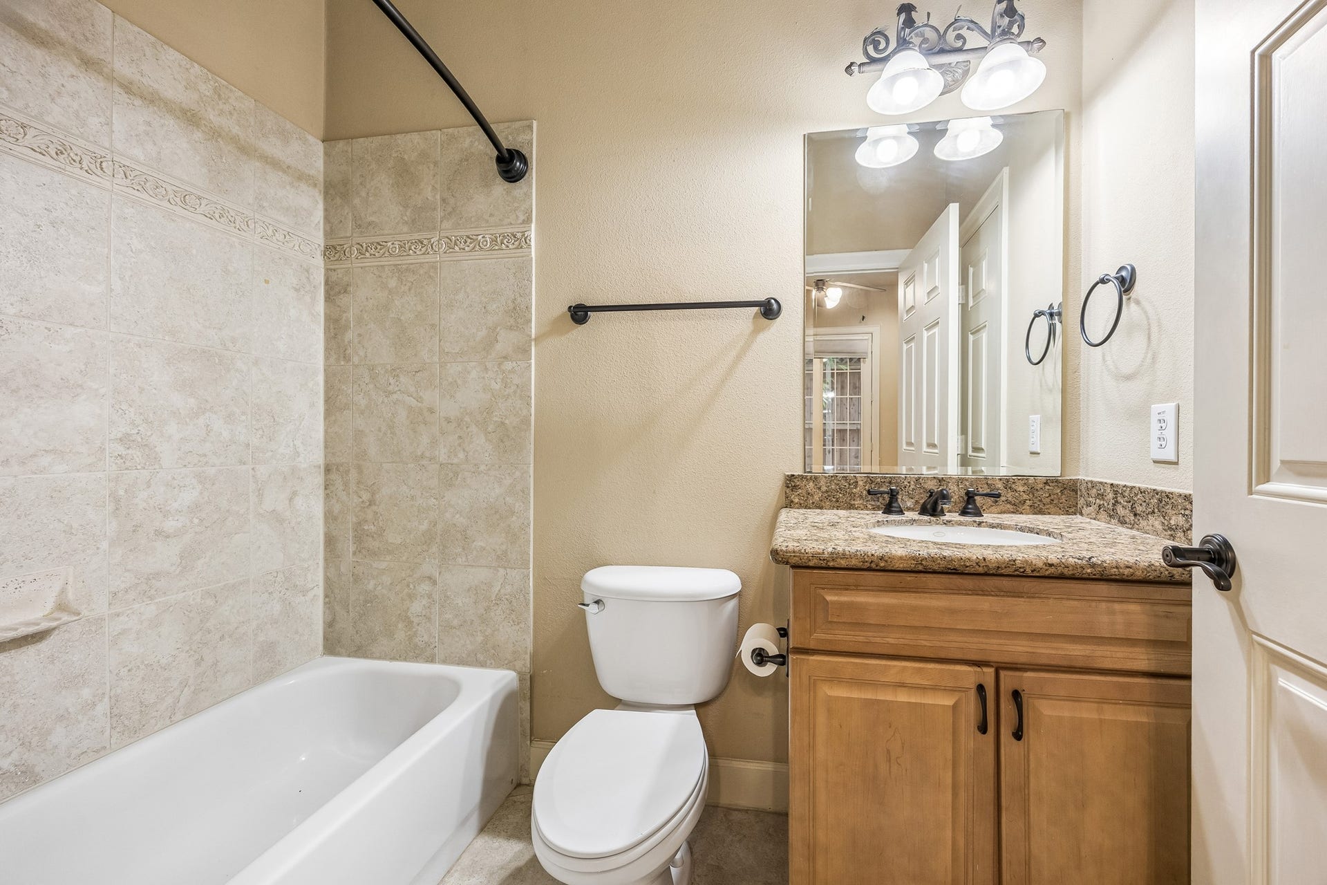 6513 Taggart Street, #A, Houston, TX 77007 First floor bathroom.