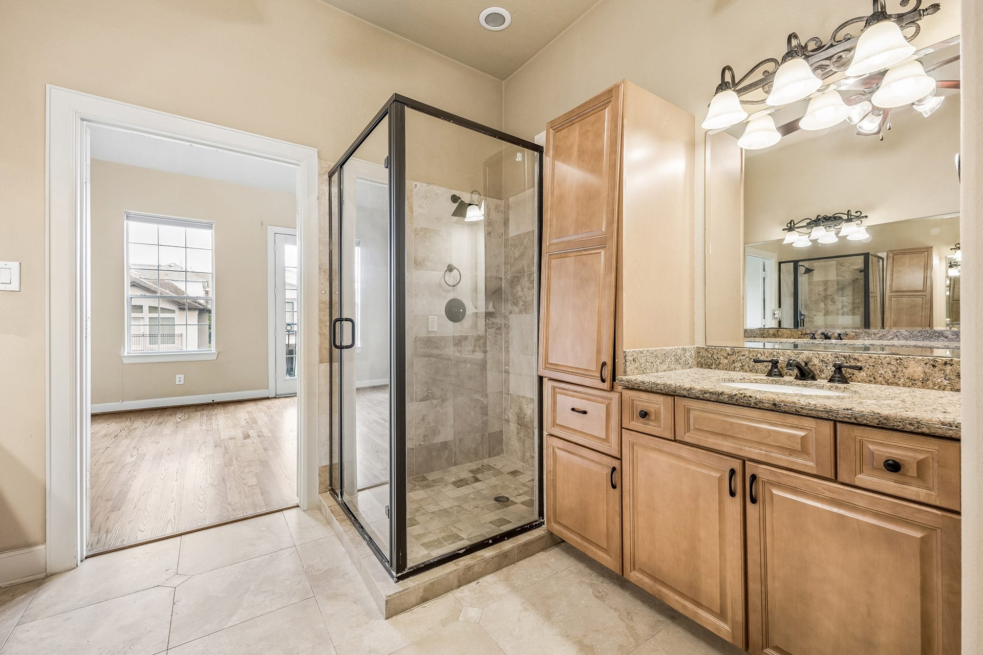6513 Taggart Street, #A, Houston, TX 77007 Two sink areas.