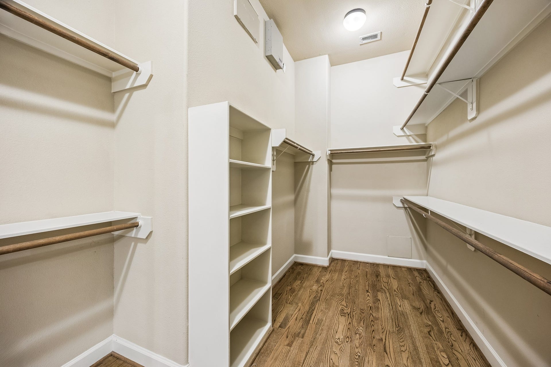 6513 Taggart Street, #A, Houston, TX 77007 Primary closet.