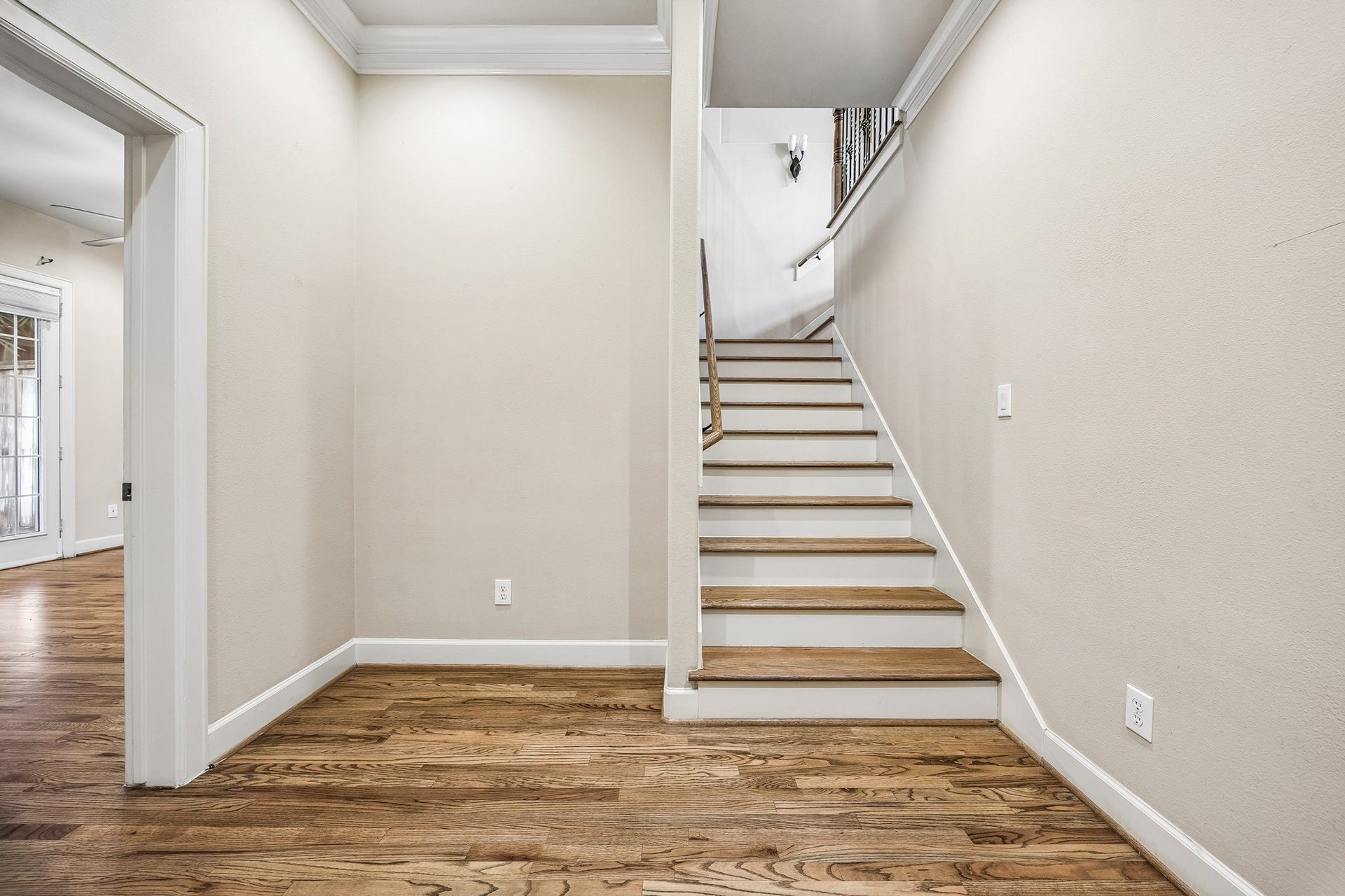 6513 Taggart Street, #A, Houston, TX 77007 Entry way - all wood floors. No carpet in home.