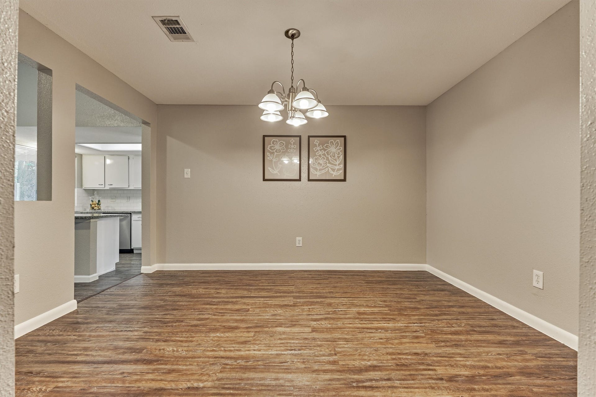 26 W Broken Oak Court, The Woodlands, TX 77381 The neutral interior color palette makes decorating a breeze.