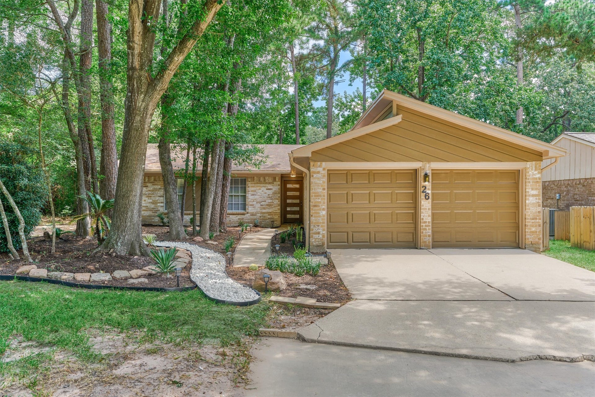 26 W Broken Oak Court, The Woodlands, TX 77381 Classic Woodlands home in the Village of Panther Creek with very private lot sits at the end of the street, next to a green belt. No thru traffic!