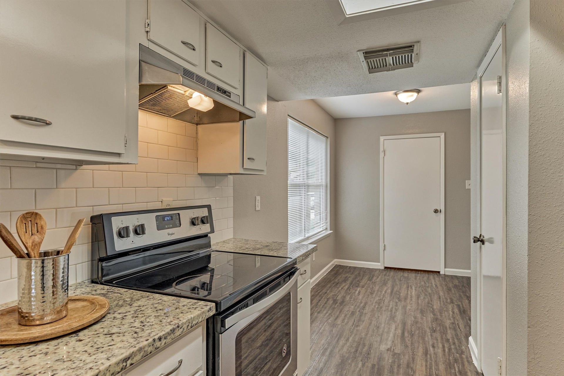 26 W Broken Oak Court, The Woodlands, TX 77381 Your refrigerator will sit to the right of the cabinet next to the range.