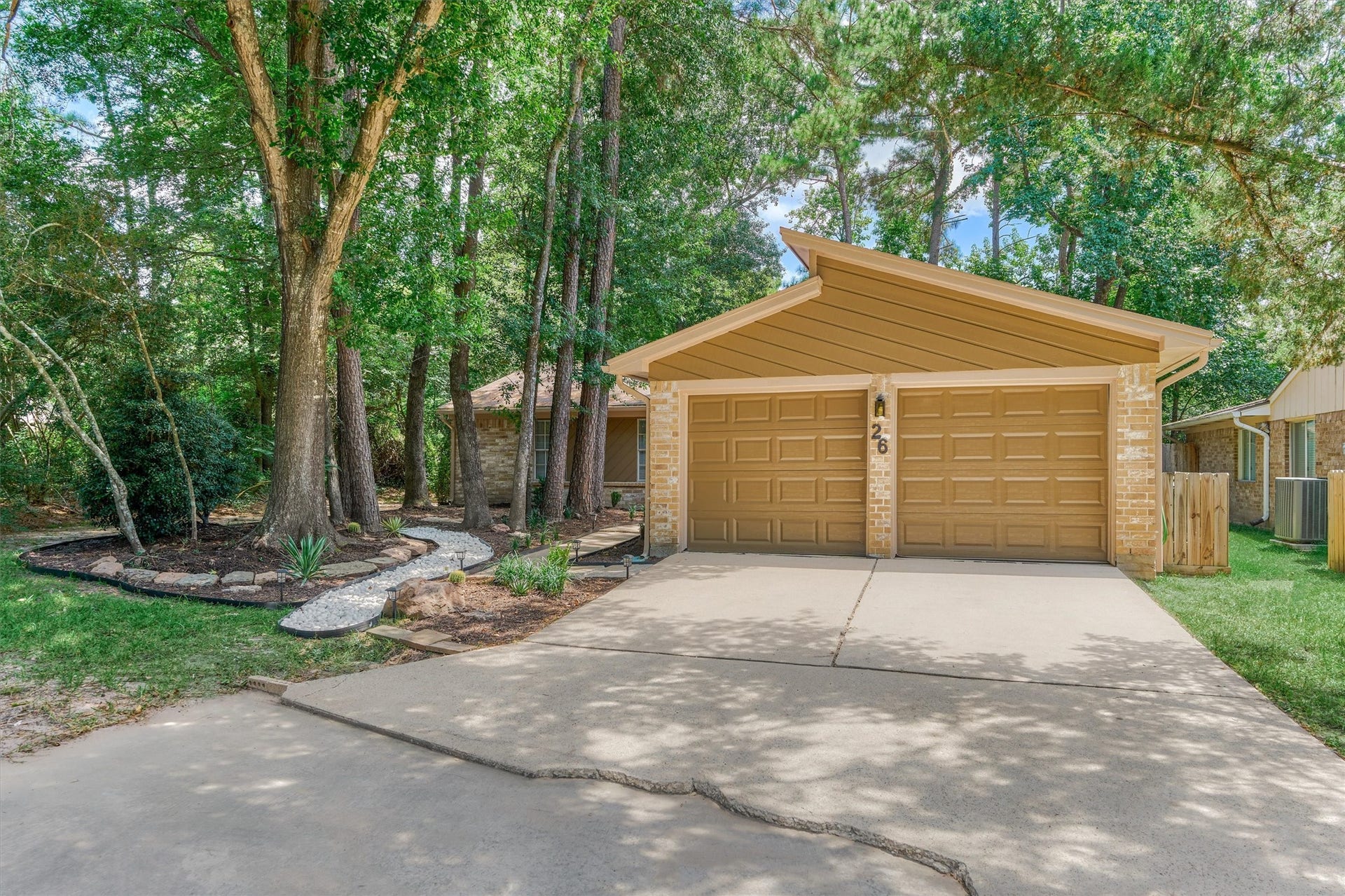 26 W Broken Oak Court, The Woodlands, TX 77381 ***BRAND NEW ROOF!!!***Fresh exterior painting on the entire home and new garage doors are just some of the updates to this home.
