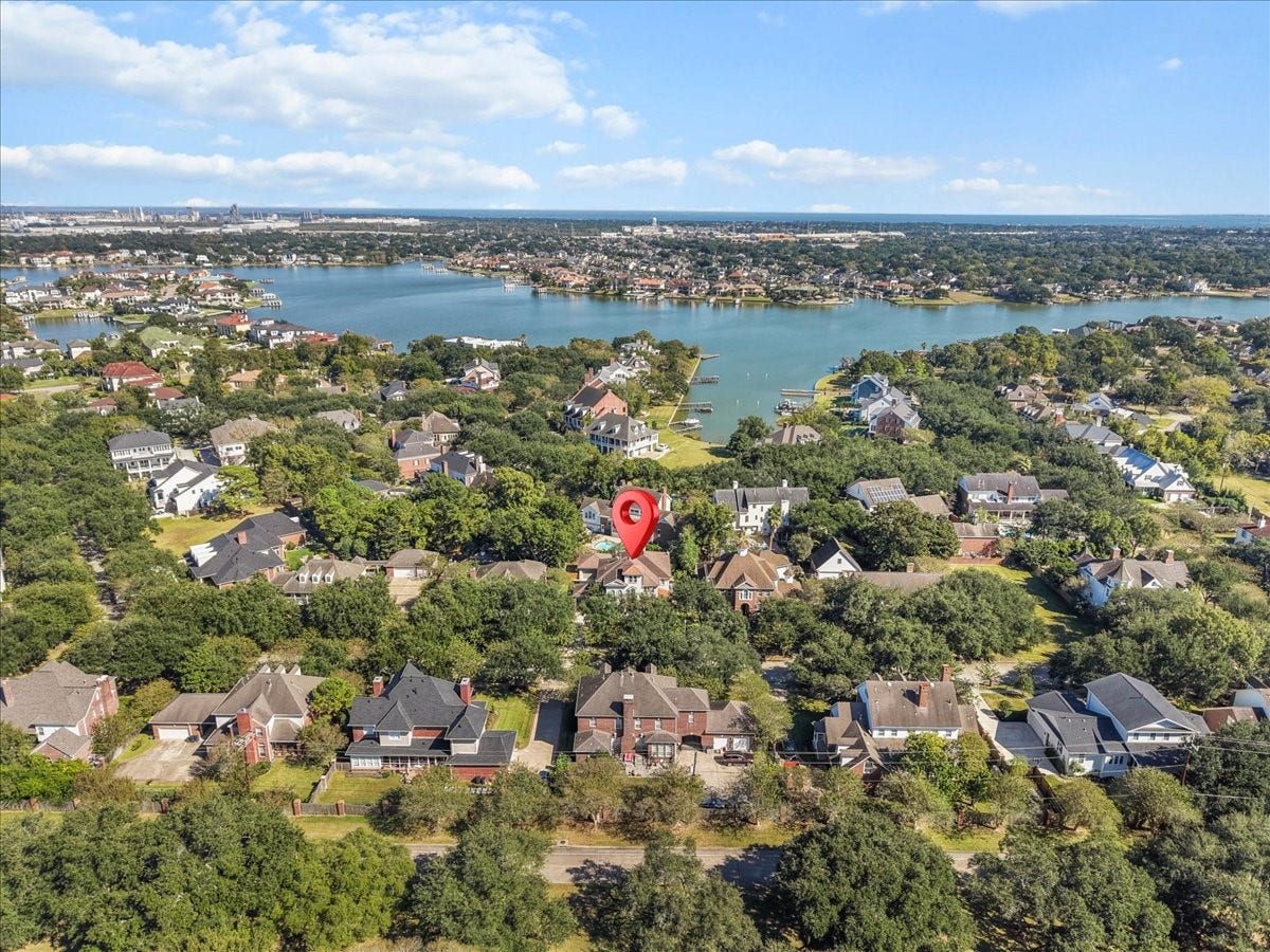 1218 Bluebonnet Drive, Seabrook, TX 77586