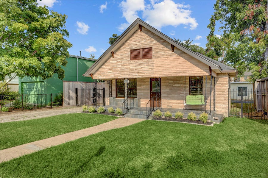 Property photo for 610 Columbia Street, Houston, TX