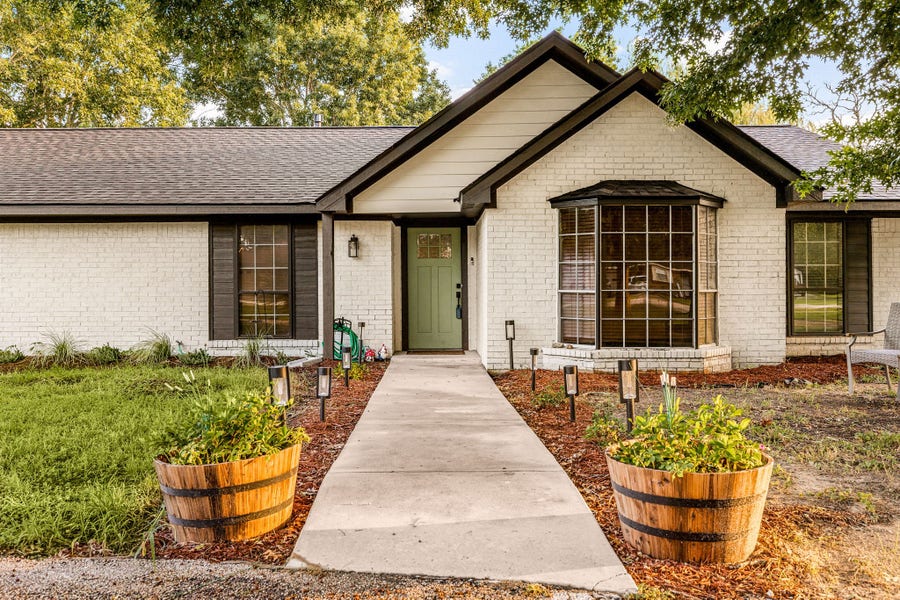 Property photo for 805 Redberry Hill Road, Baytown, TX