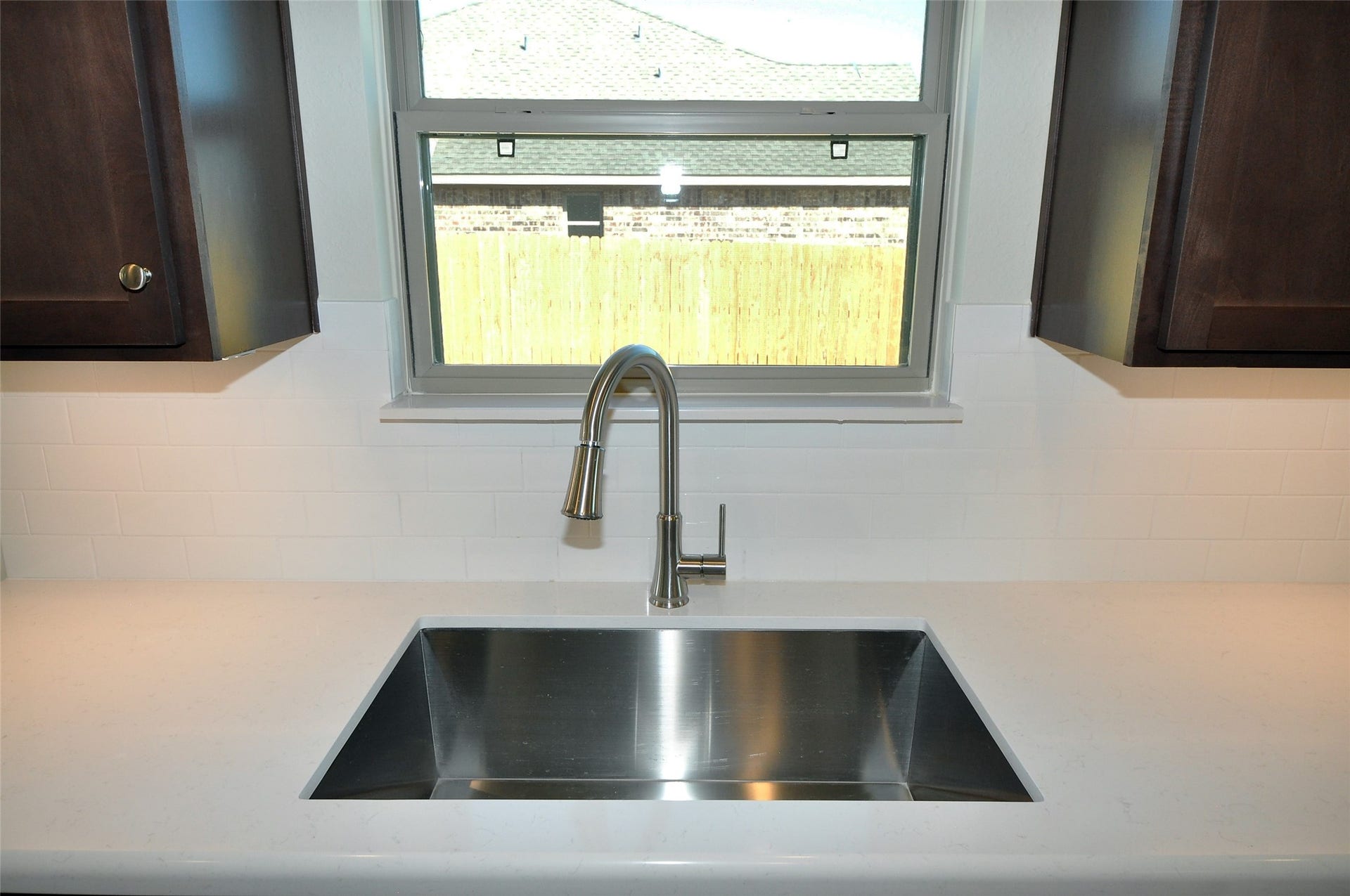 2210 ENSENADA Drive, League City, TX 77539 Undercounted SS sink has a large single bowl.