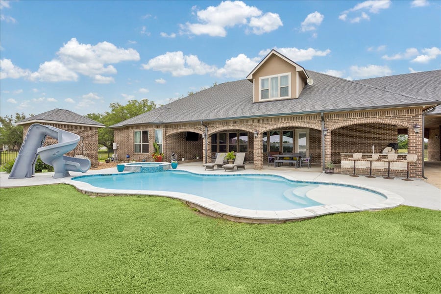 Property photo for 527 Lily Lane, Rosharon, TX
