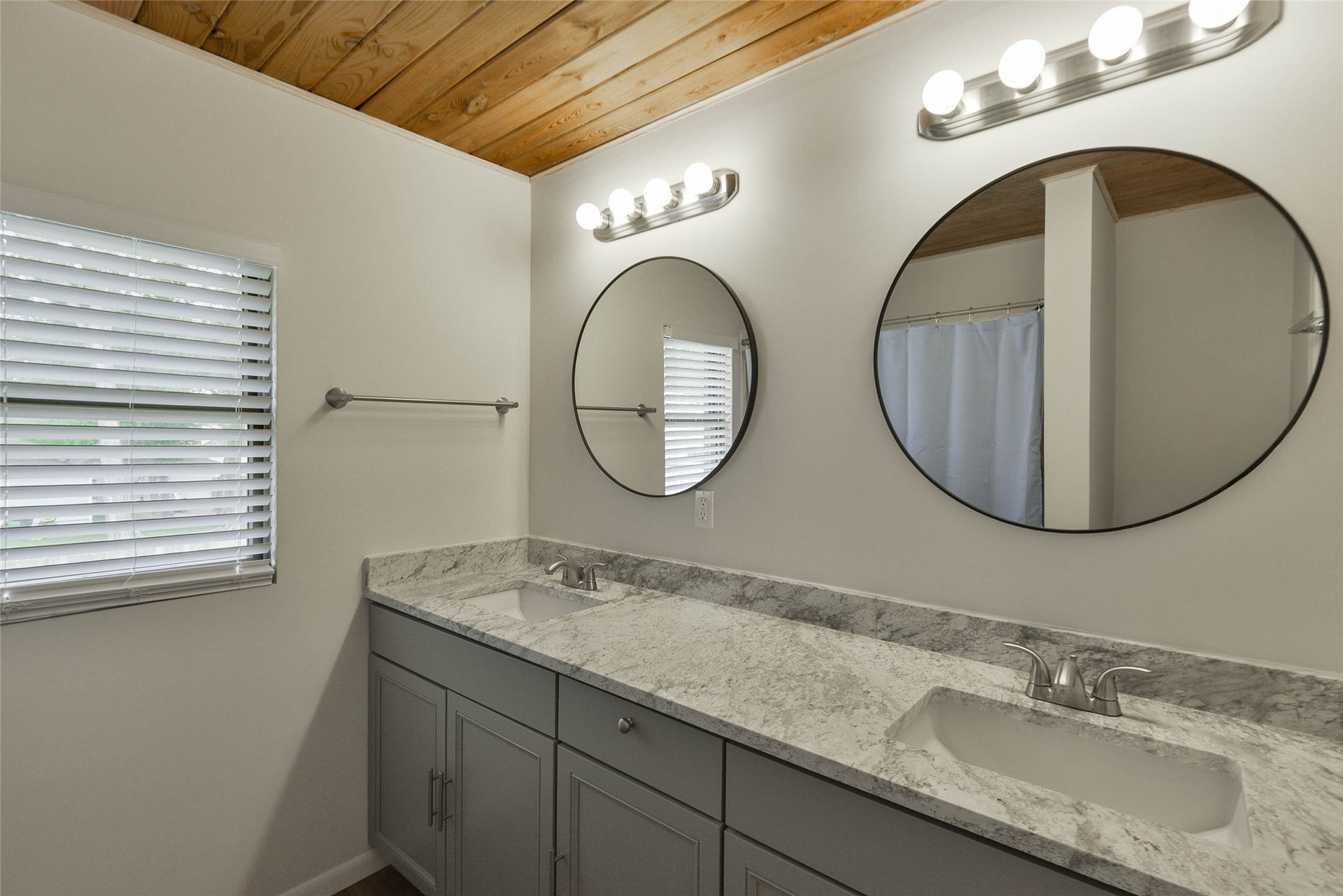 430 Binnacle Way, Crosby, TX 77532