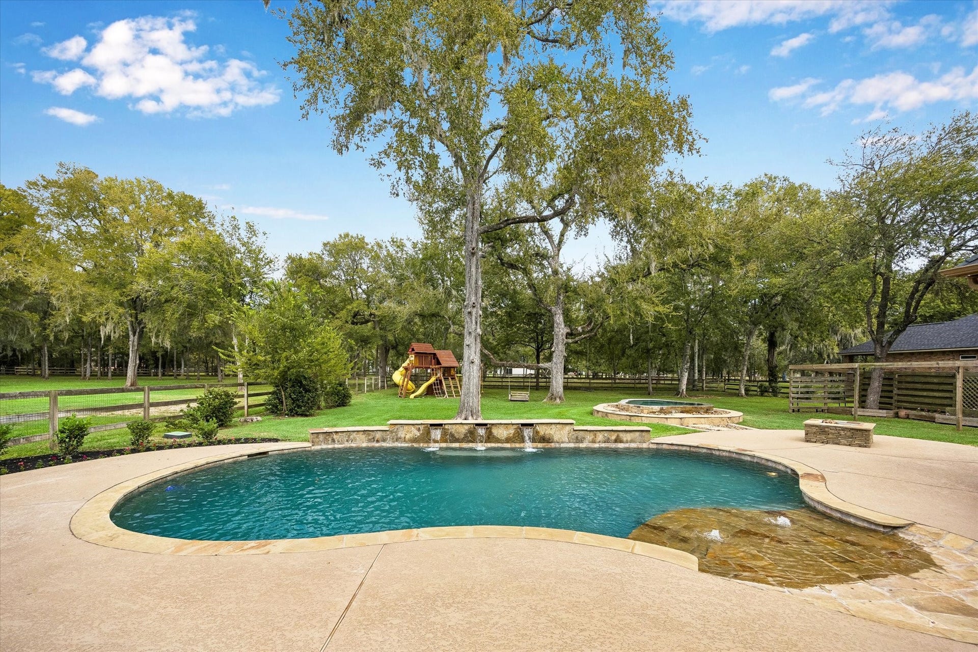 3422 Woodbine Drive, Fulshear, TX 77441