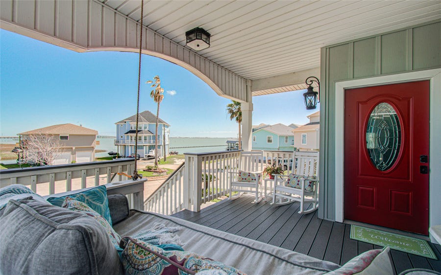 Property photo for 215 Lokai Street, Tiki Island, TX