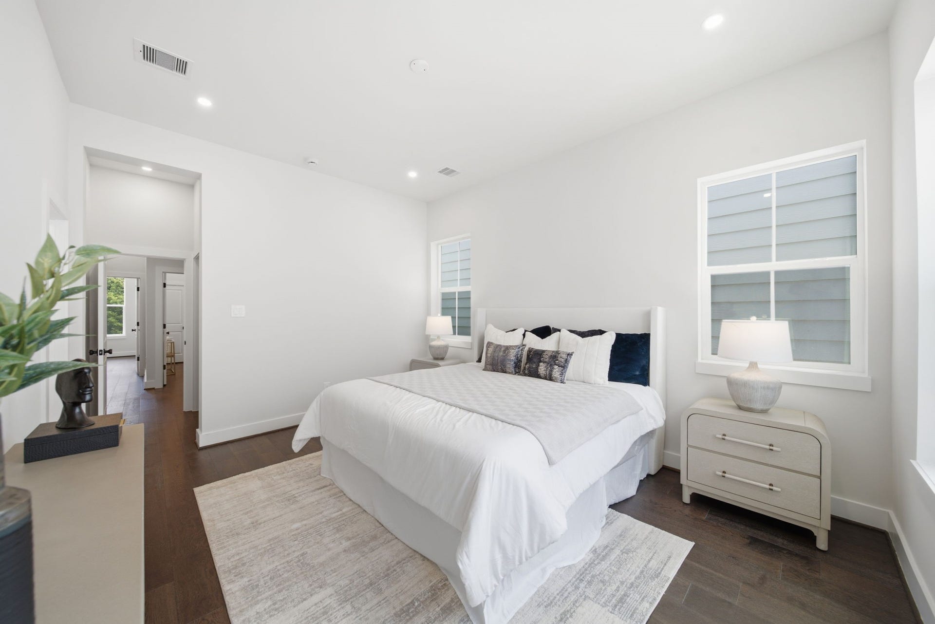 5522 Wheatley Street, #C, Houston, TX 77091 Large primary with high ceiliings and full bathroom attached