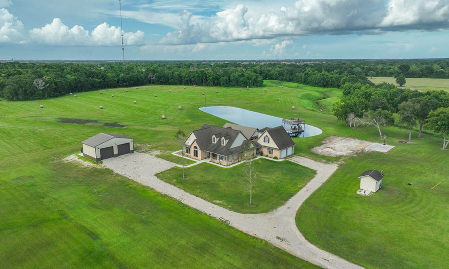 Property photo for 1824 Rymal Road, Alvin, TX