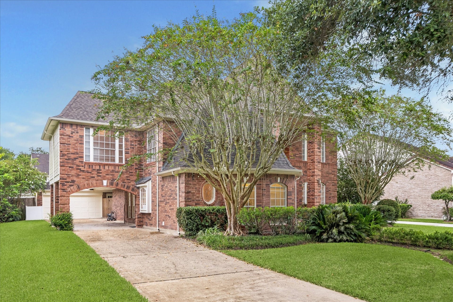 3622 Springhill Lane, Sugar Land, TX 77479 Call the Aida Younis Team today!