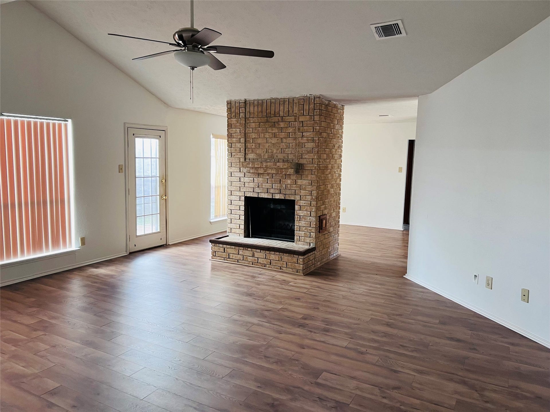 2239 Trail West Street, Sugar Land, TX 77478 2239 Trail West Street, Sugar Land, TX 77478