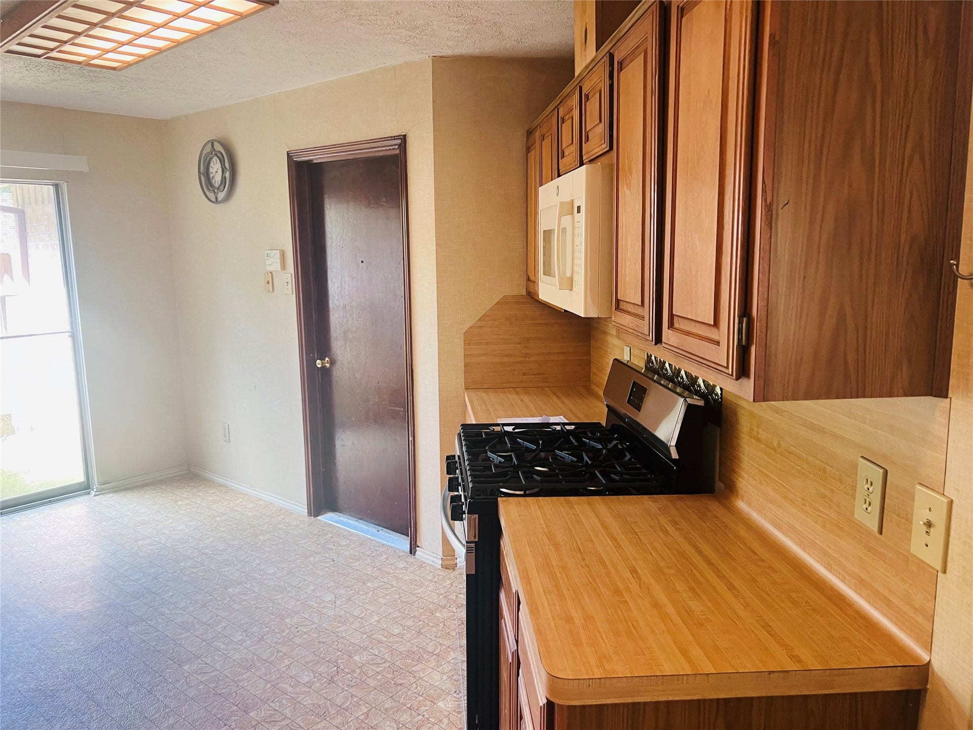 2239 Trail West Street, Sugar Land, TX 77478 2239 Trail West Street, Sugar Land, TX 77478