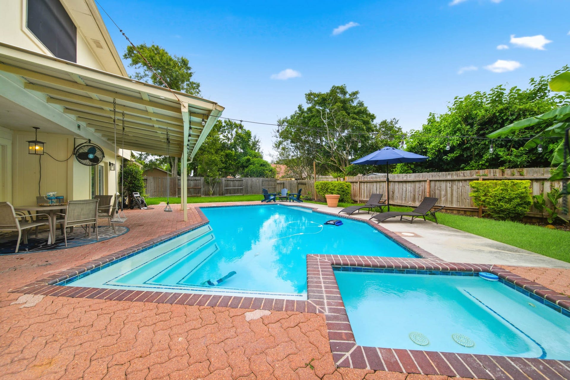 3815 W Valley Drive, Missouri City, TX 77459 3815 W Valley Drive, Missouri City, TX 77459