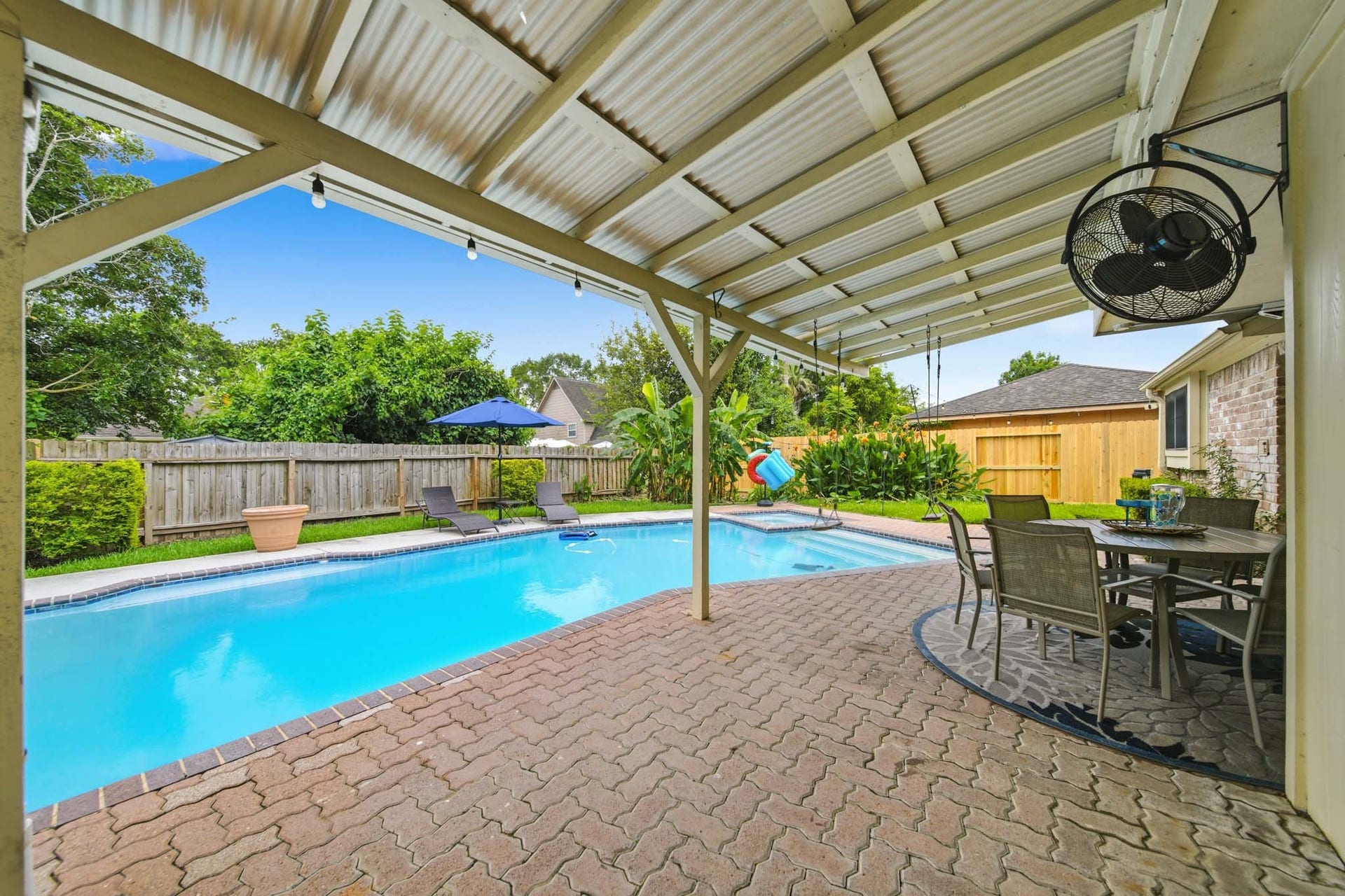 3815 W Valley Drive, Missouri City, TX 77459 3815 W Valley Drive, Missouri City, TX 77459