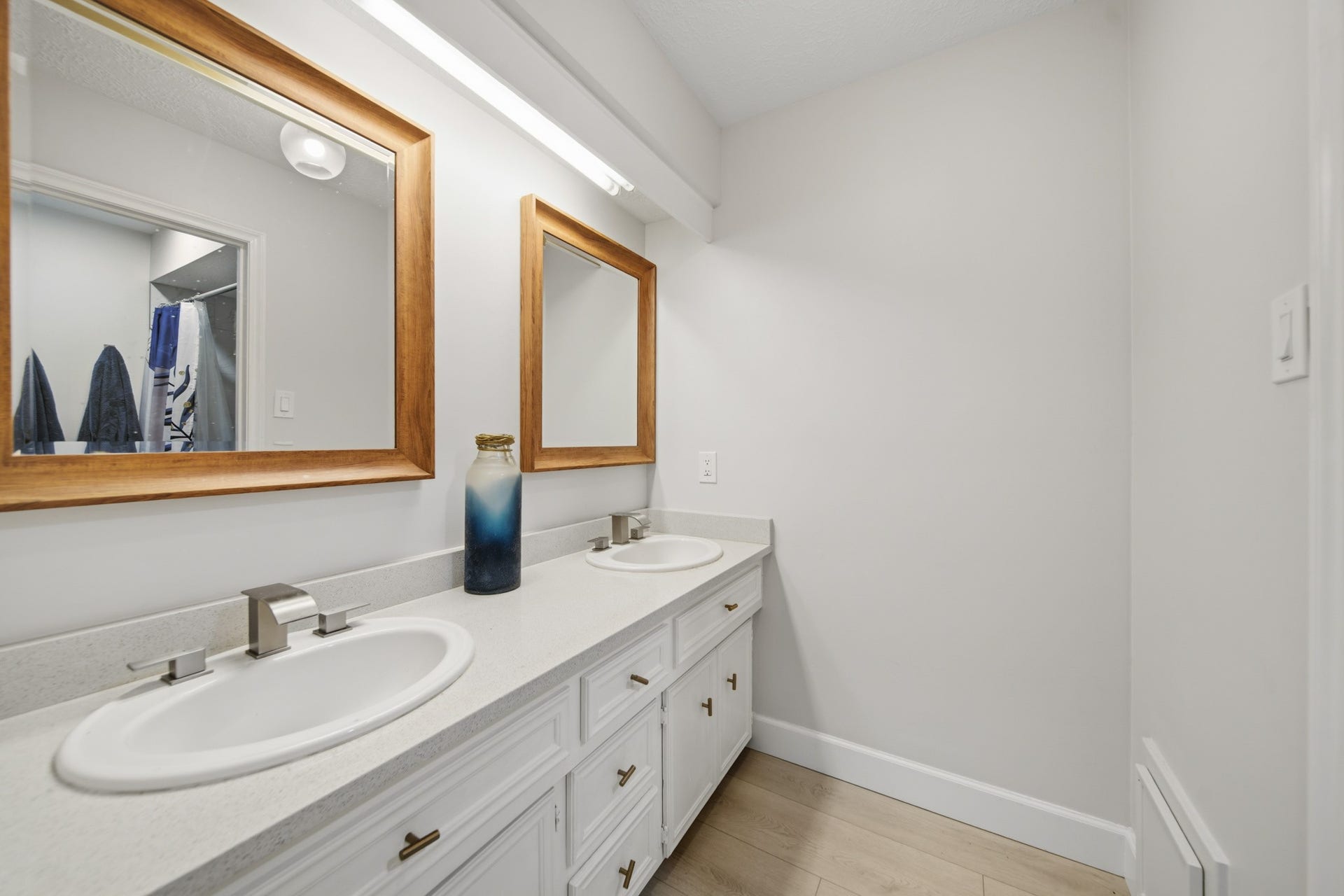 3815 W Valley Drive, Missouri City, TX 77459 3815 W Valley Drive, Missouri City, TX 77459