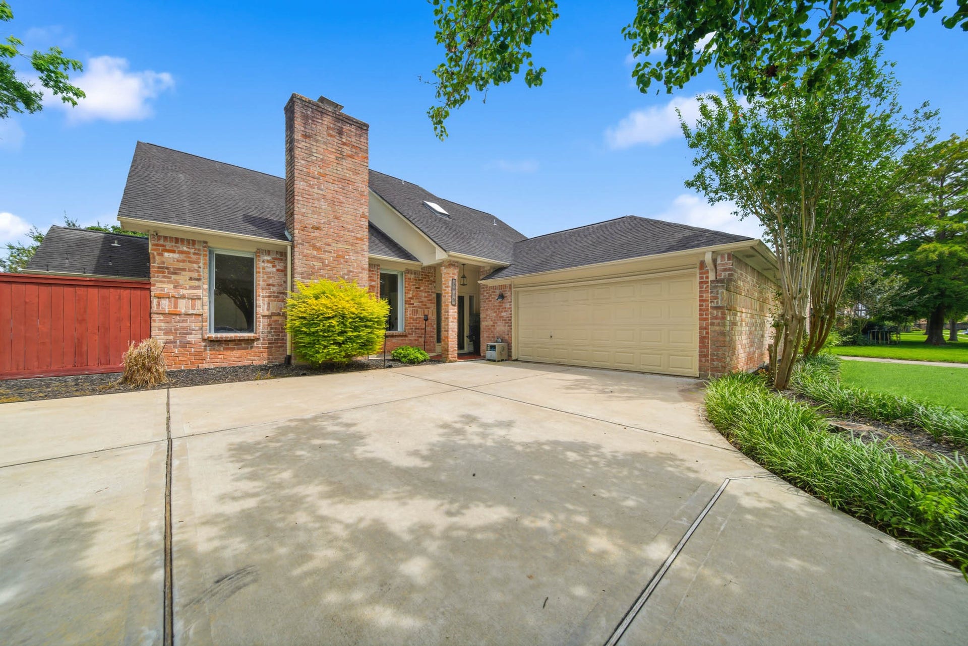 3815 W Valley Drive, Missouri City, TX 77459 3815 W Valley Drive, Missouri City, TX 77459