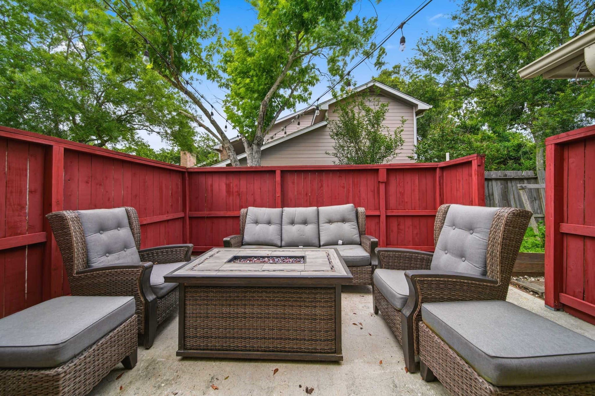 3815 W Valley Drive, Missouri City, TX 77459 3815 W Valley Drive, Missouri City, TX 77459
