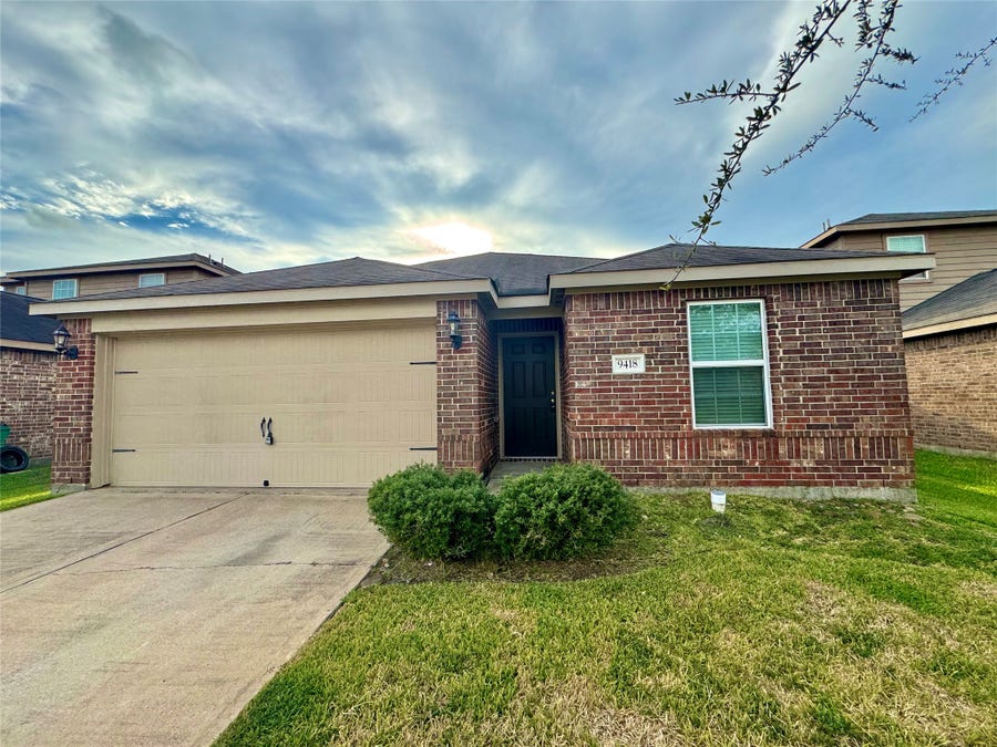 Property photo for 9418 Sky Blue Drive, Rosharon, TX