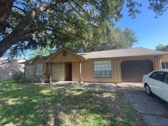 Property photo for 2507 Ewell Drive, League City, TX